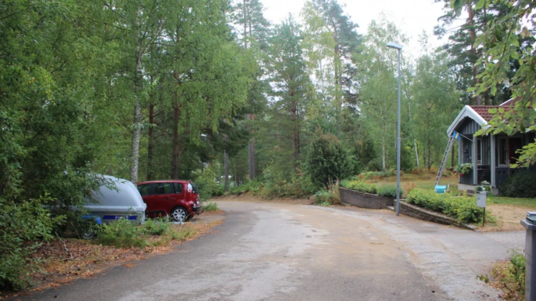 Hus vid en väg
