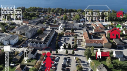 Flygbild över ett bostadsområde nära en sjö, med parkeringsplatser, hus och grönområden. Bilden innehåller grafiska illustrationer av byggnader, människor, cyklar och lek, som symboliserar olika funktioner och aktiviteter i området.